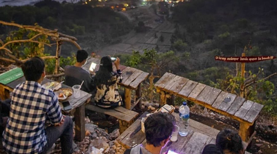 Menikmati Bukit Paralayang Parangtritis